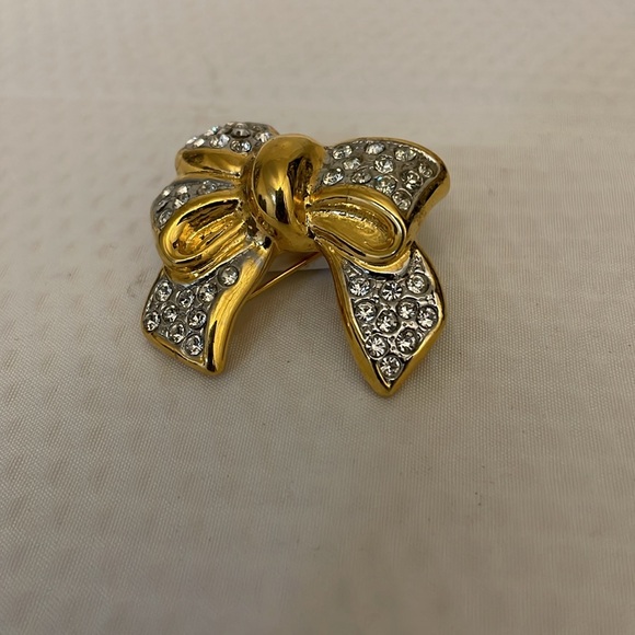 Vintage Gold Tone  Rhinestone Bow Brooch - Picture 4 of 6